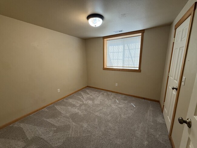 Building Photo - 827 Avenue E