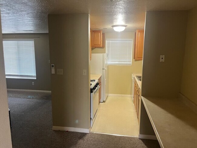 Building Photo - 1B/1B Pet Friendly Apartment South of BYU