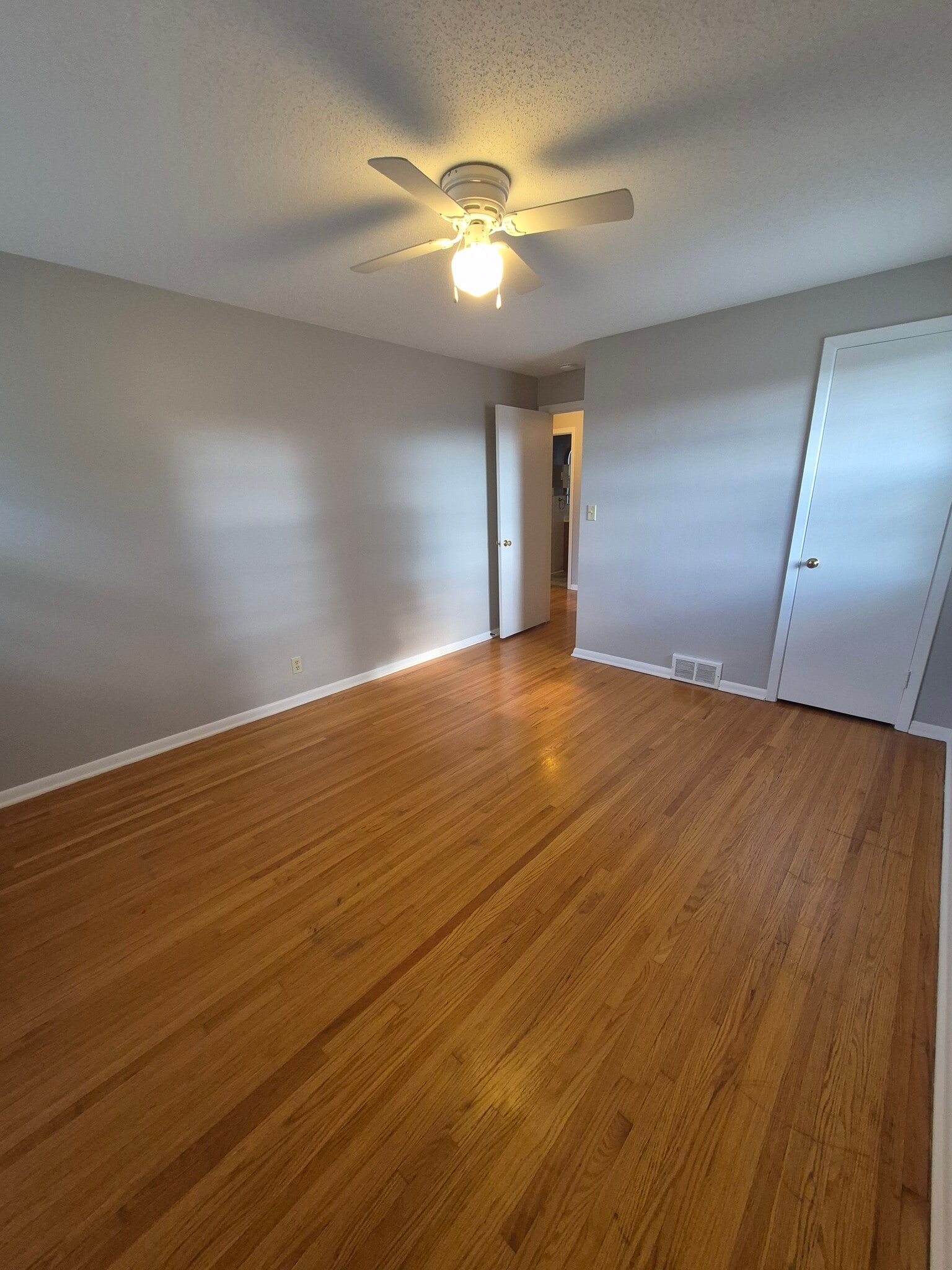 Bedroom 1 - 14'x12' - 2219 W 61st St