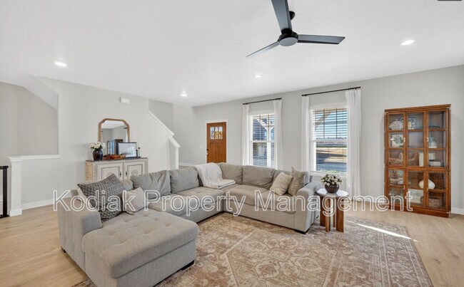 Building Photo - 979 Shoreline Dr