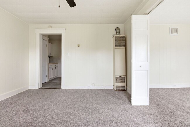 Building Photo - 689 Midland Ave