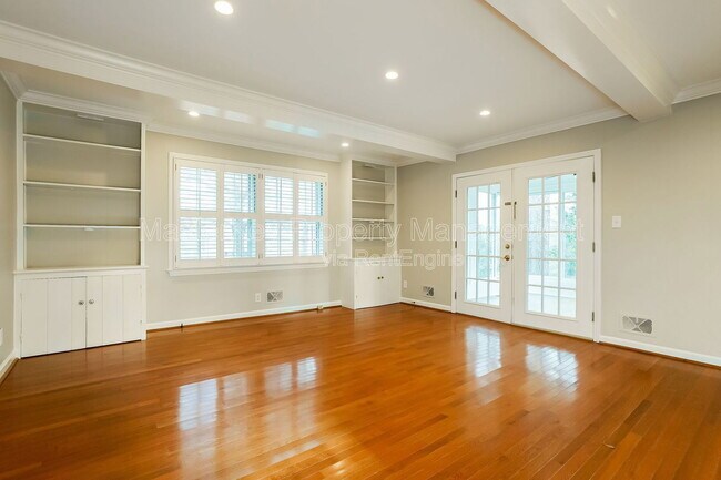 Building Photo - 3401 White Oak Rd