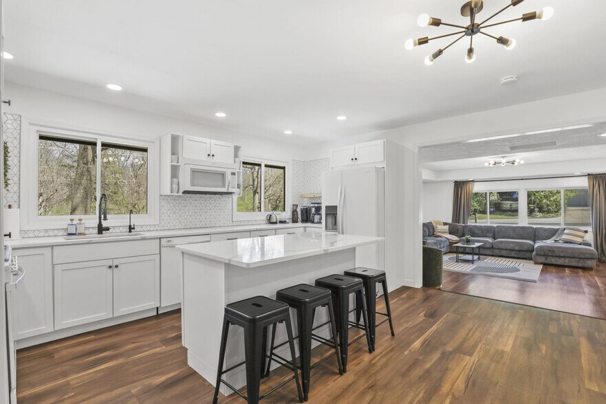 Building Photo - 5488 Fernwood Ln