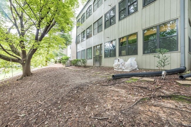 Building Photo - 115 Rosaire Pl NW