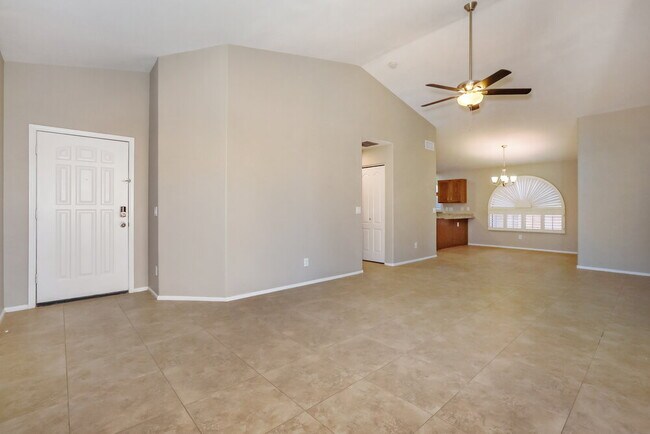 Building Photo - 672 E Lovegrass Dr