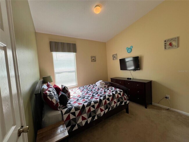 Building Photo - 8127 Fan Palm Way