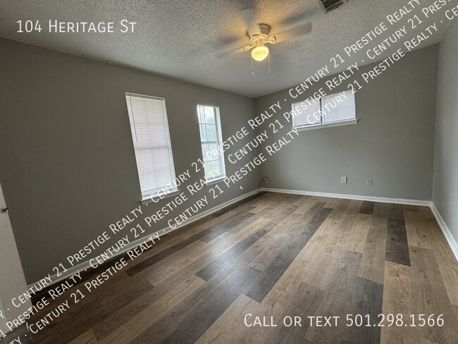 Building Photo - 104 Heritage St