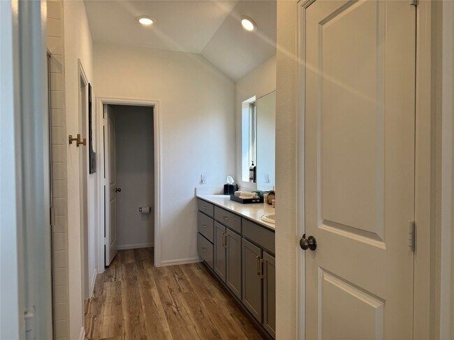 Building Photo - 5724 Knox Lndg Dr