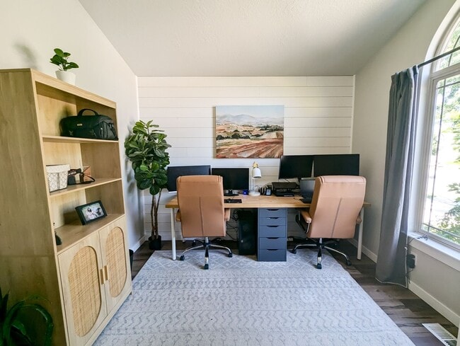Building Photo - 5 Bedroom/3.5 Bathroom House in Lehi