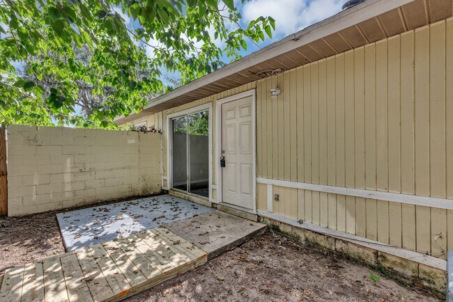 Building Photo - 3990 SE 17th Ct