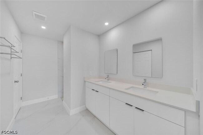 Building Photo - 2001 NW 20th St