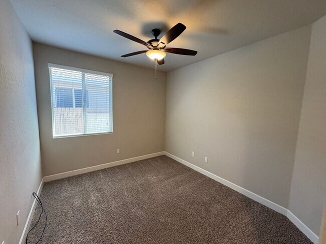 Building Photo - Lovely SE Tulare available now!