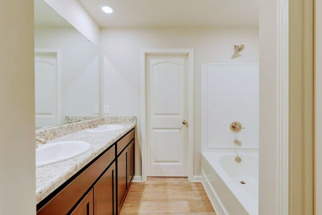 Building Photo - Beautiful Rental Home Features 5 Beds/3.5 ...
