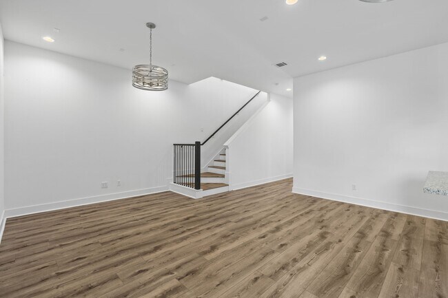 Building Photo - 5610 Savyon Dr