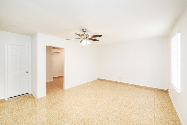 Building Photo - 1005 Andrew Ave