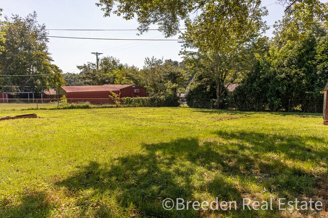Building Photo - 1096 Elm Cir