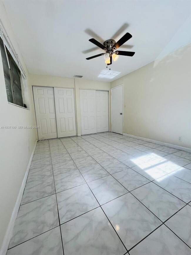 Building Photo - 5654 NE 5th Ave