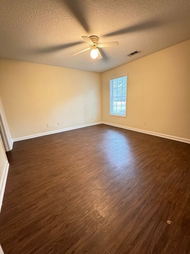 Building Photo - 101 Lindsay Ct