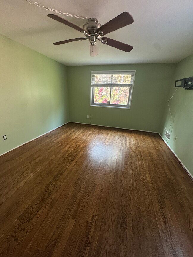 Building Photo - 19621 Sparr Spring Rd