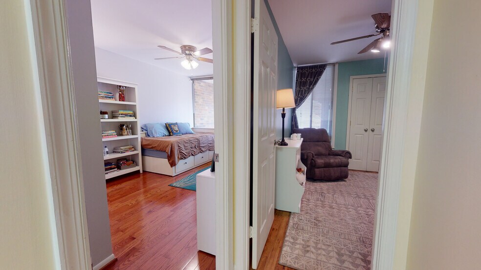 Building Photo - 1635 S Hayes St