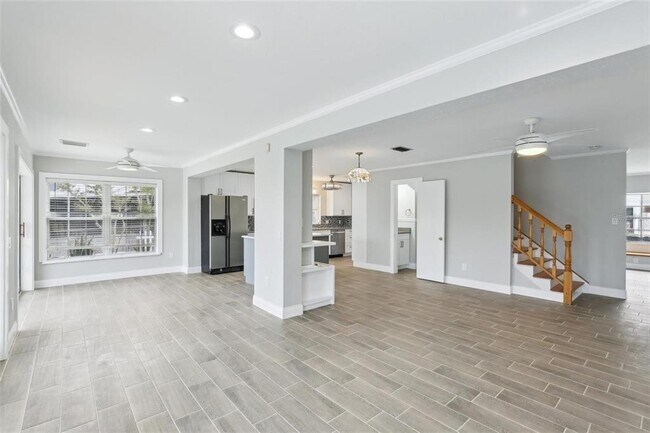 Building Photo - 8706 Elmwood Ln
