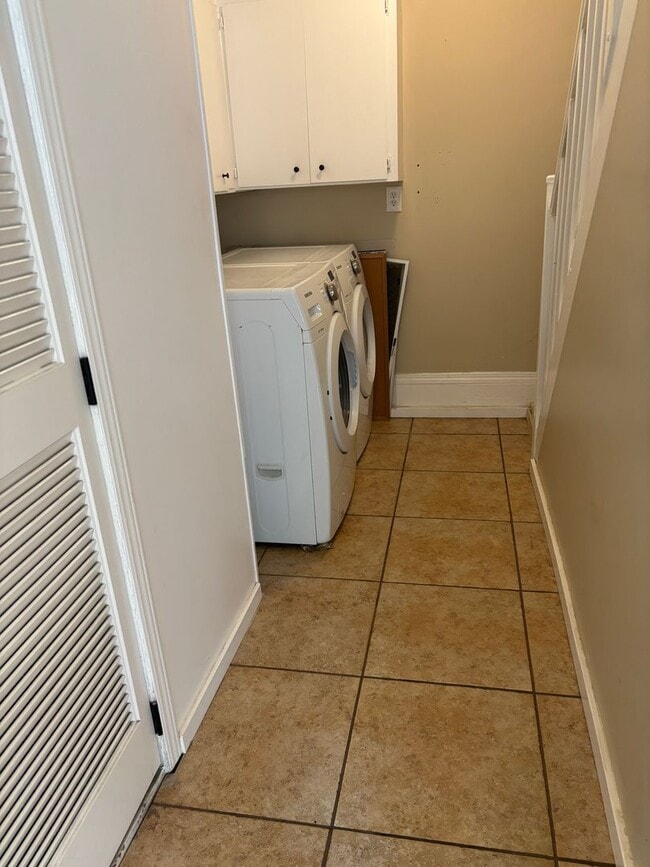 Building Photo - Cute Updated Home in Newberg