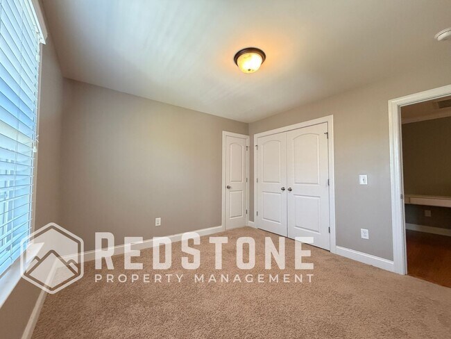 Building Photo - 1823 Buxton Way