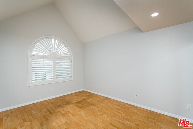Building Photo - 4744 Ben Ave