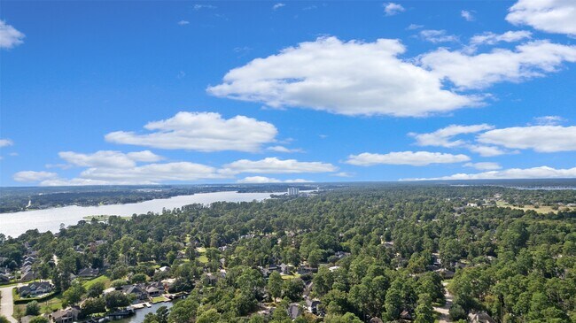 Building Photo - 3030 Hemingway Dr