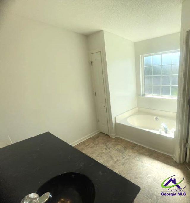 Building Photo - 208 Apple Ct