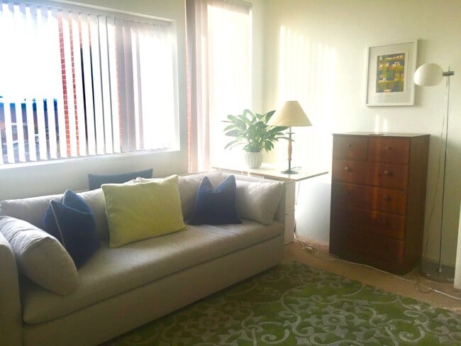 Building Photo - 10 E Lee St