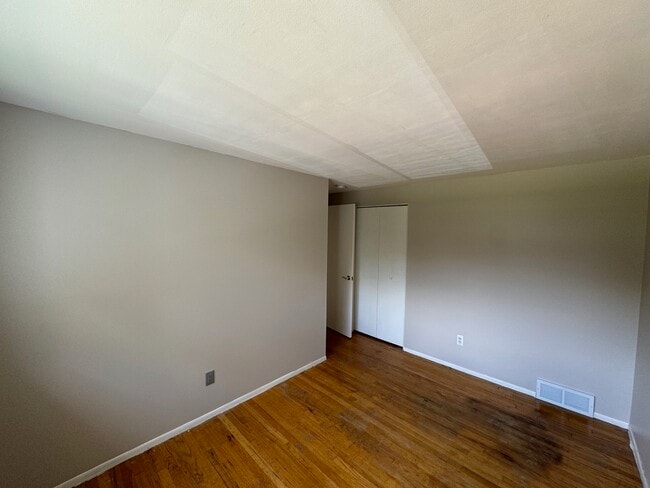 Building Photo - 105 S Christine Cir