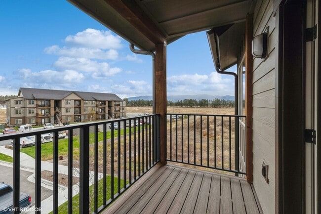 Building Photo - 3rd floor 2 bed, 1bath Apartment!