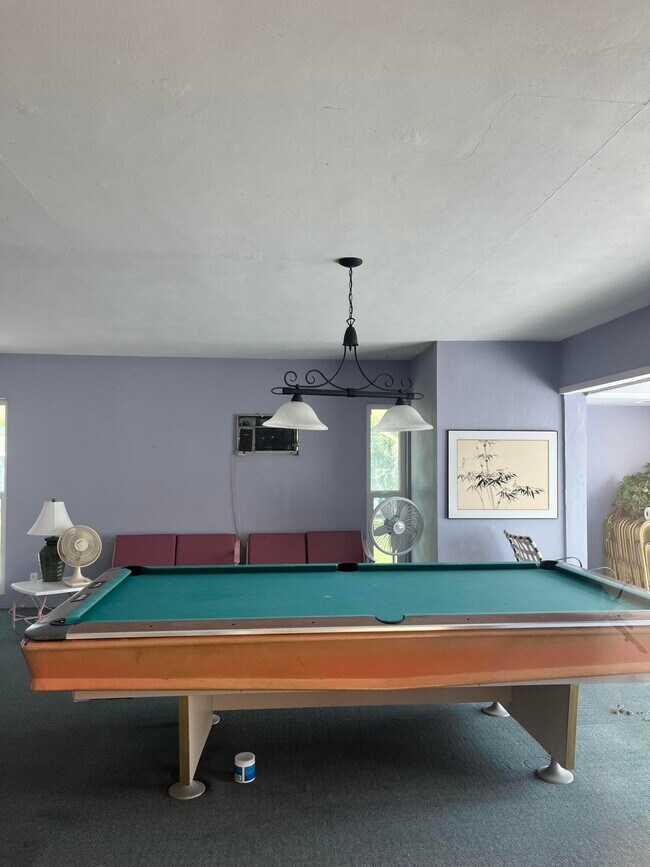 Building Photo - 143 West Ct