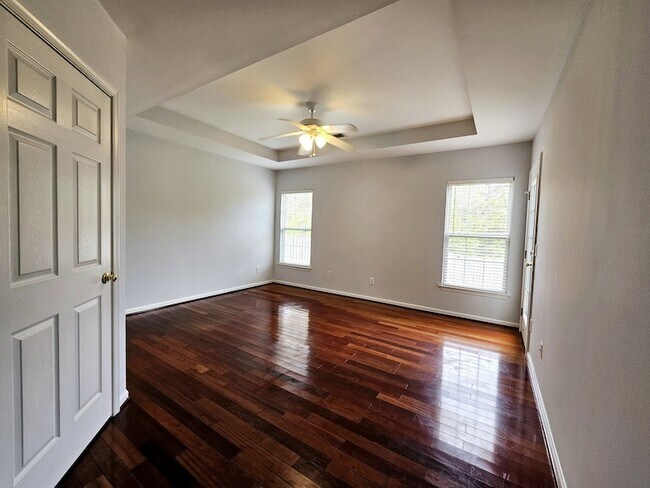 Building Photo - 2408 Bayview Dr