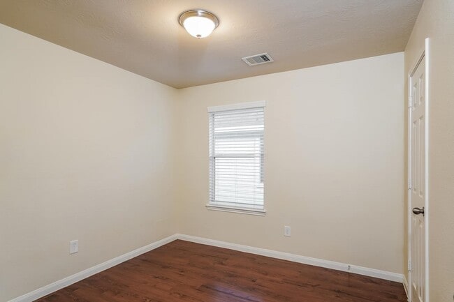 Building Photo - 18815 N Lyford Dr