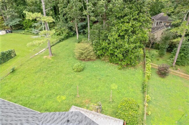 Building Photo - 1435 Thomas Rd