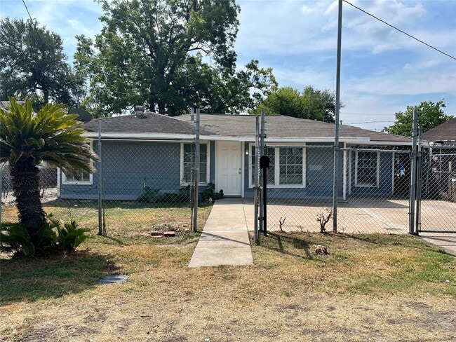 Building Photo - 8308 John St