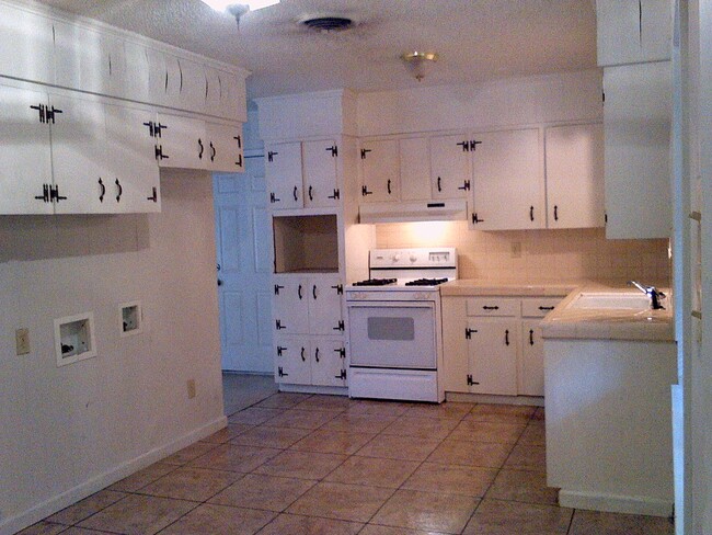 Building Photo - 3914 Lillian St