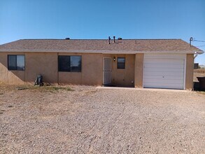 Building Photo - 3 Bedroom, 1 Bathroom Home! Schedule a Showing Today!