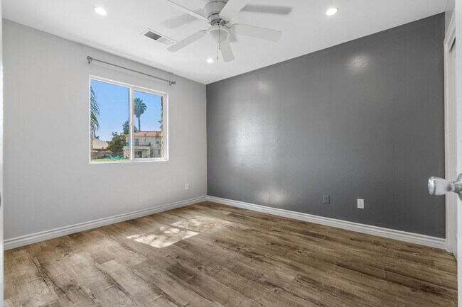 Building Photo - SPECIAL OF THE MONTH -   Beautiful NW Bakersfield Home with Lake Access!!