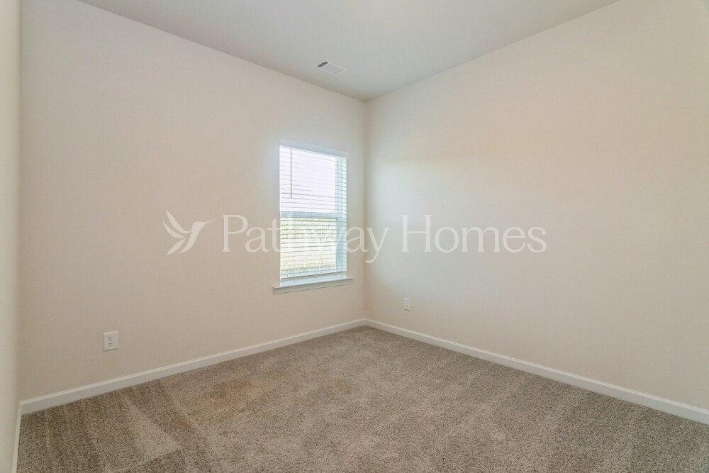 Building Photo - 630 Mackenzie Cv