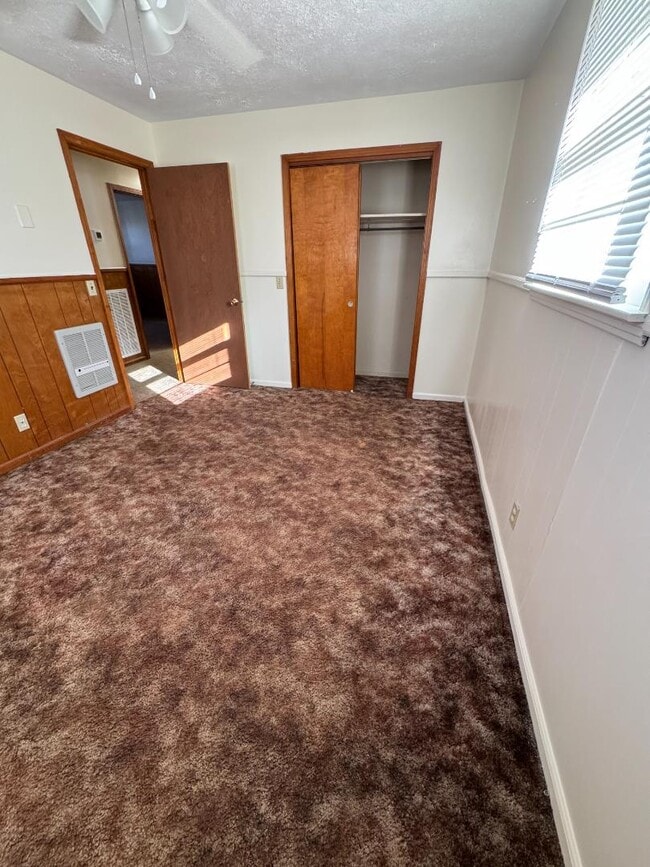 Building Photo - 420 Sam Houston Dr