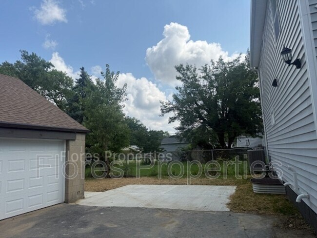 Building Photo - 1018 Urana Ave