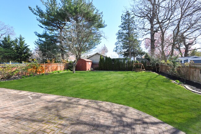 Building Photo - 6 Dunes Ln