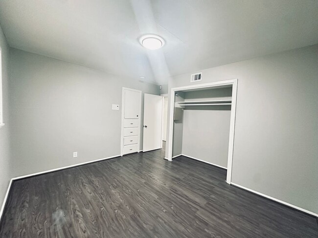 Building Photo - 425 Zephyr Dr