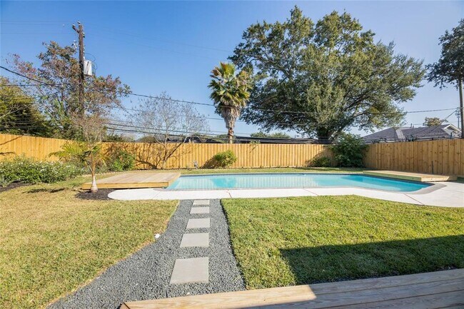 Building Photo - 10819 Oasis Dr