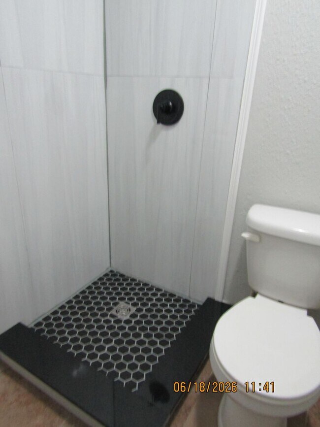 Building Photo - Freshly Painted/New Flooring home located closed to downtown Lawton/Ft. Sill