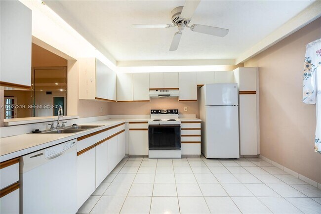 Building Photo - 150 S Hollybrook Terrace