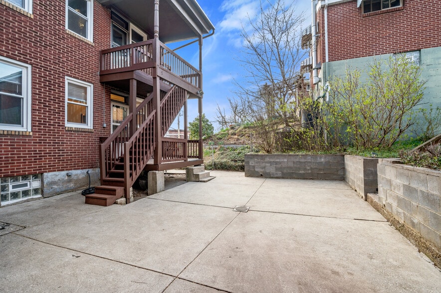 Building Photo - 227 45th St